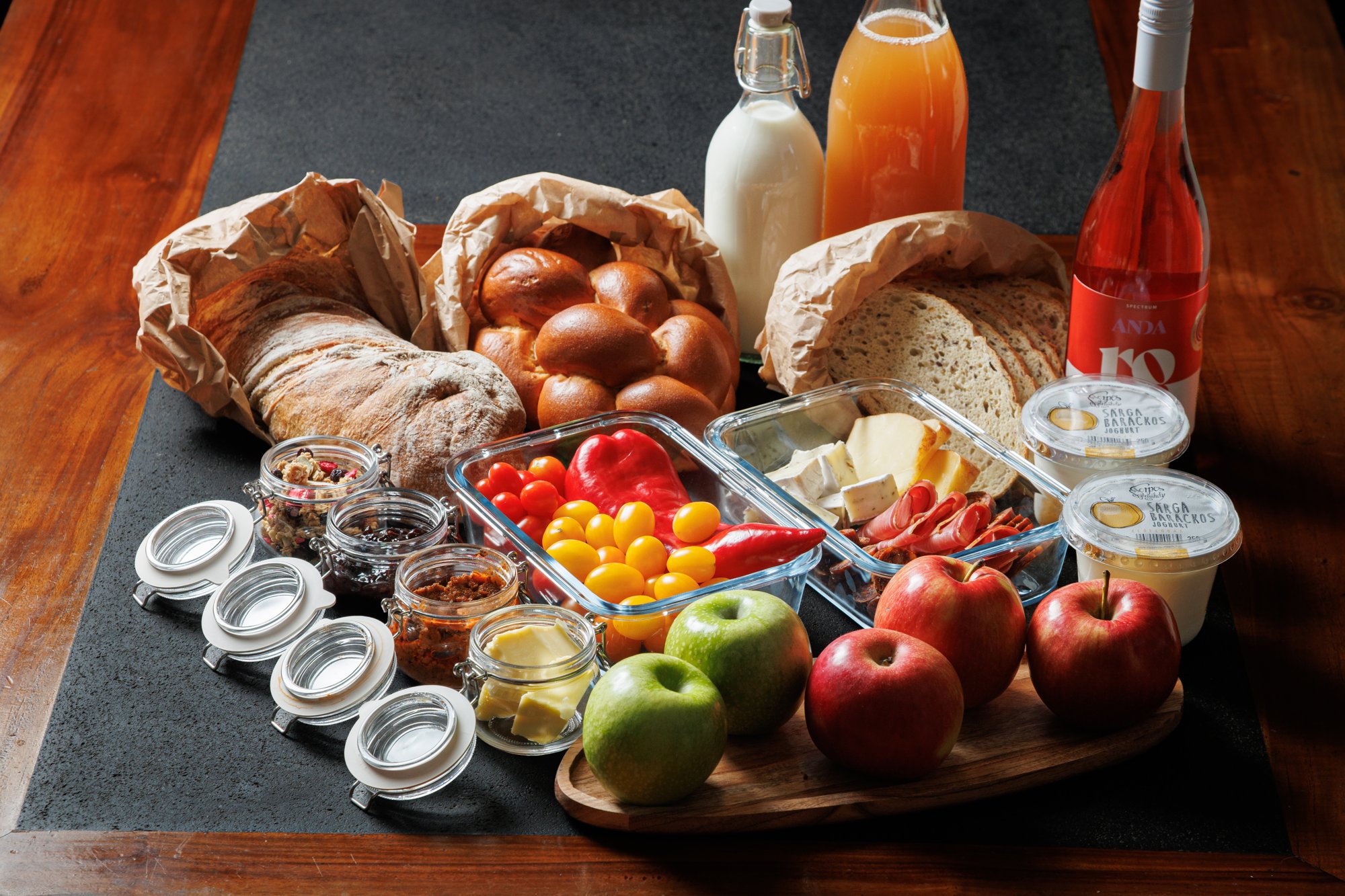 KanyarGó Kosár – vadkovászos pékáru, felvágottak, sajtok, joghurt, gyümölcslé